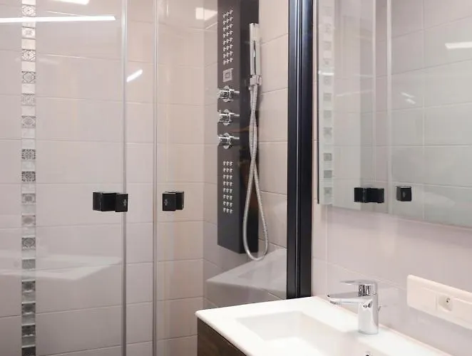 2bdr Reine Astrid Apartment