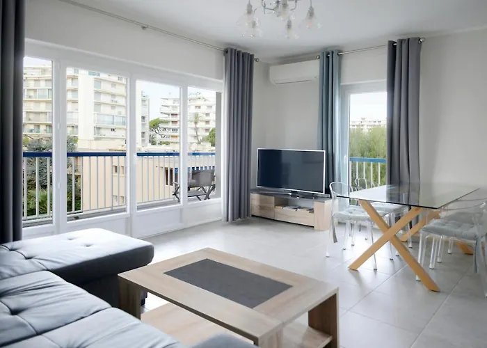 2bdr Reine Astrid Apartment *