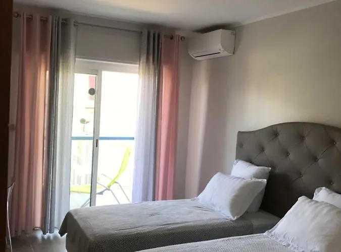 2bdr Reine Astrid Apartment *